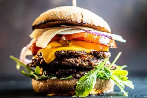 Co do burgera wołowego: najlepsze składniki i przepisy na smakowite burgery