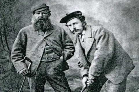 Piłka golfowa z czego jest? Odkryj jej tajemnice i materiały