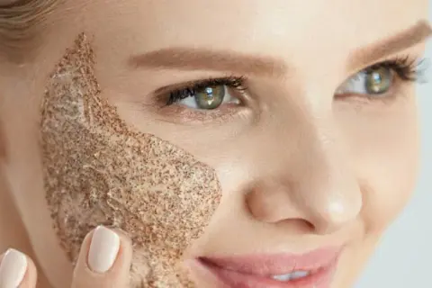 Jak zrobić peeling w domu? Proste sposoby dla każdego typu skóry
