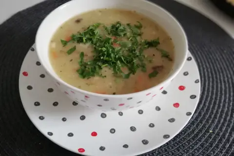 Czy zupa grochowa jest zdrowa? Odkryj jej niesamowite korzyści zdrowotne