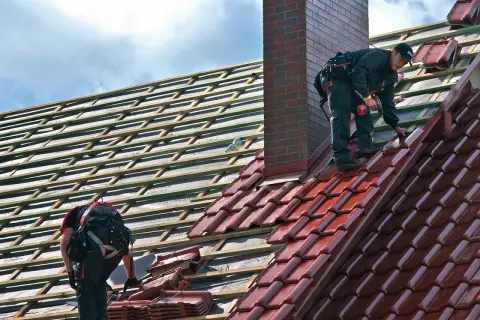 Ile naprawdę kosztuje klamrowanie budynku i jak uniknąć ukrytych wydatków