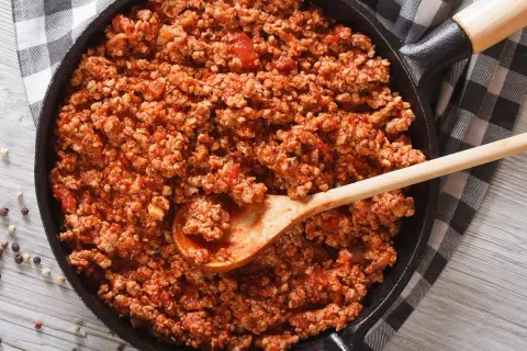 Jak zrobić sos do spaghetti bolognese, który zachwyci każdego smakosza
