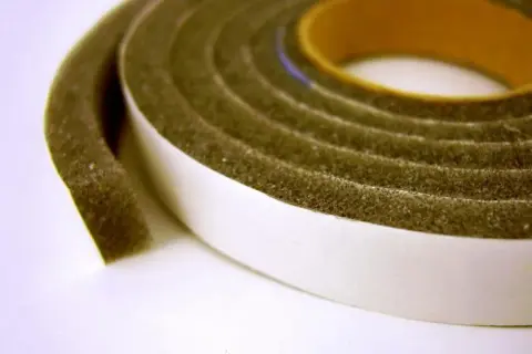Jak tanio ocieplić okna plastikowe i zaoszczędzić na rachunkach za ogrzewanie