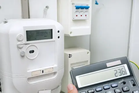 Wniosek o tańszy prąd dla kogo? Sprawdź, czy się kwalifikujesz