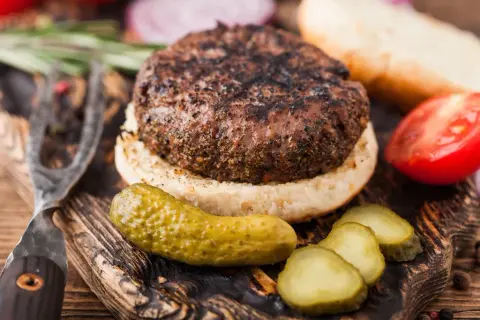 Jak zrobić kotlet do burgera - proste przepisy na idealne kotlety