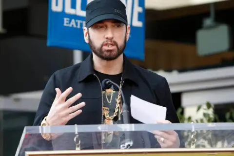 Kiedy urodził się Eminem? Zaskakujące fakty o jego życiu