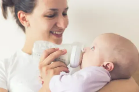 Smoczek do butelki Avent 2 od kiedy? Sprawdź, co musisz wiedzieć