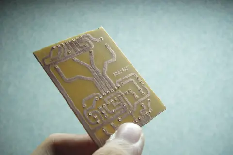Jak łatwo stworzyć płytkę PCB DIY i uniknąć typowych błędów