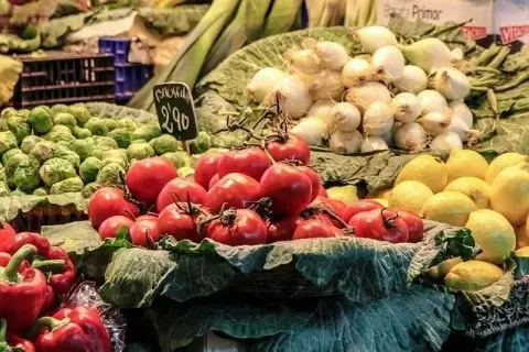 Ile można zarobić na warzywniaku? Zaskakujące fakty o dochodach