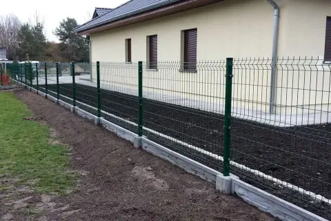 Ile kosztuje budowa ogrodzenia panelowego? Poznaj ceny i konkretne przykłady