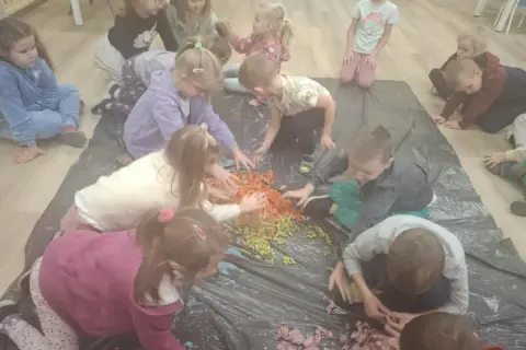 Zajęcia sensoryczne z makaronem: kreatywne pomysły dla dzieci