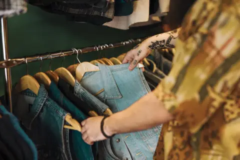 Moda z drugiej ręki – biznes z potencjałem na przyszłość