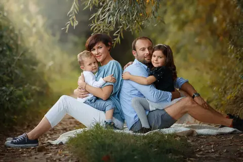 Ile kosztuje sesja zdjęciowa rodzinna? Ceny i pakiety, które zaskoczą