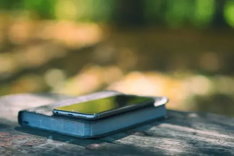 Czy zasięg zależy od telefonu? Jak urządzenie wpływa na sygnał
