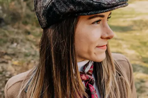 Jak nosić kaszkiet damski - stylowe pomysły na każdą okazję