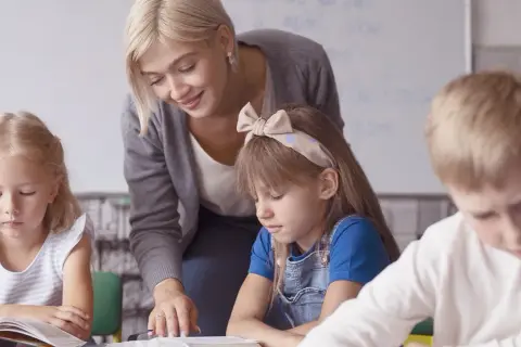 Jak napisać podziękowanie dla wychowawcy, które wzruszy i zachwyci