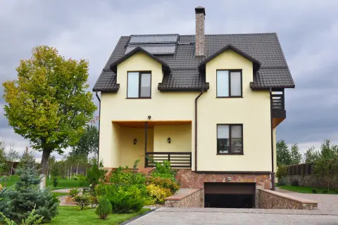 Ile kosztuje budowa domu piętrowego? Poznaj realne ceny i koszty