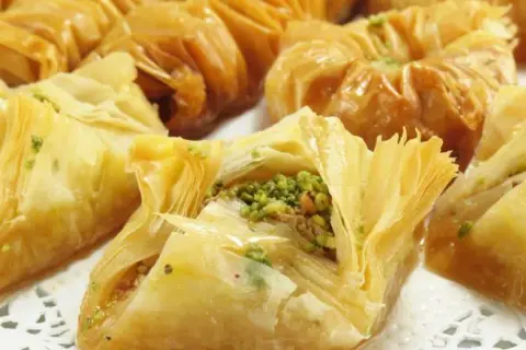 Najlepsze przepisy na ciasto phyllo – łatwe dania na każdą okazję