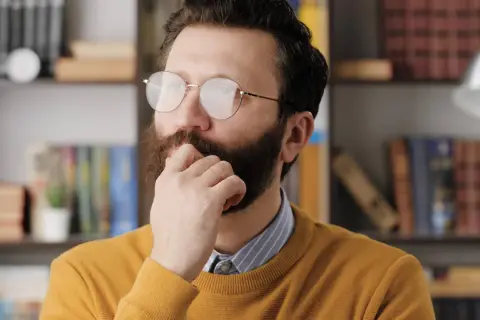 Czy nauczyciel historii może uczyć WOS? Sprawdź wymagania i kwalifikacje
