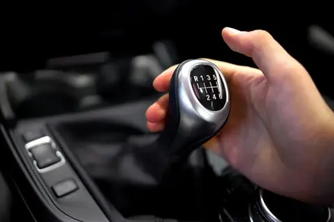 Ile kosztuje wymiana oleju w skrzyni manualnej? Sprawdź ceny i oszczędź