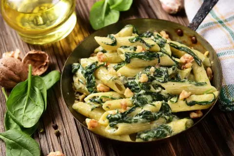 Ile kcal ma makaron ze szpinakiem? Poznaj wartość kaloryczną