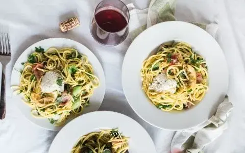 Jakie wino do spaghetti? Odkryj idealne parowanie dla sosów