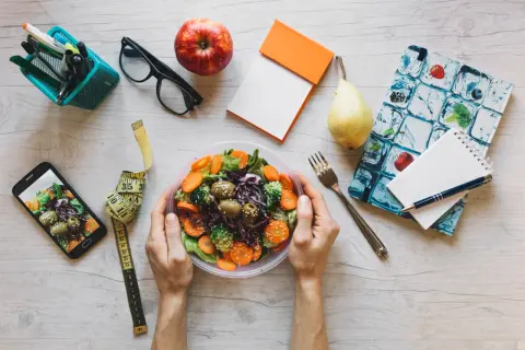 Dobór cateringu pudełkowego do indywidualnego zapotrzebowania i celów