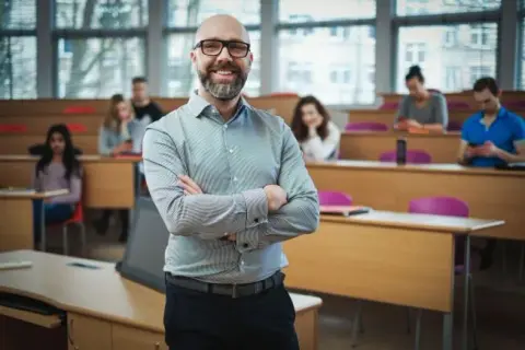 Jak zdobyć tytuł profesora oświaty - sprawdź wymagania i procedury