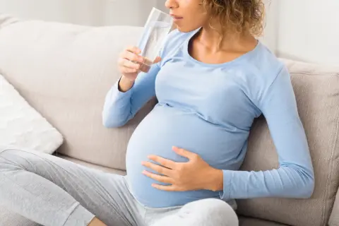 Zaparcia w ciąży: kiedy się pojawiają i jak sobie z nimi radzić?