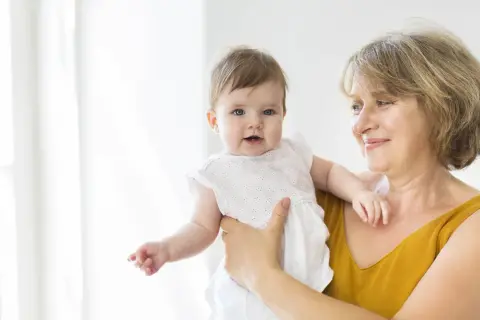 Kiedy niemowlę zaczyna wodzić wzrokiem? Kluczowe etapy rozwoju
