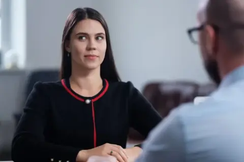 Ile trwa rozmowa o pracę? Poznaj typowe czasy i co wpływa na długość