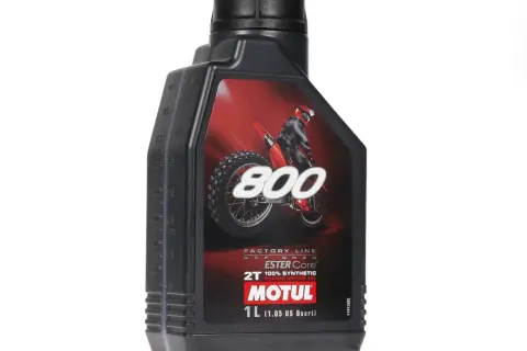 Motul 800 2T – wszystko, co musisz wiedzieć o oleju do silników dwusuwowych
