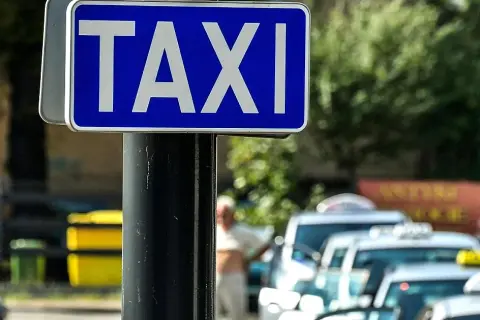 Znak taxi jak obowiazuje – co musisz wiedzieć, aby uniknąć problemów