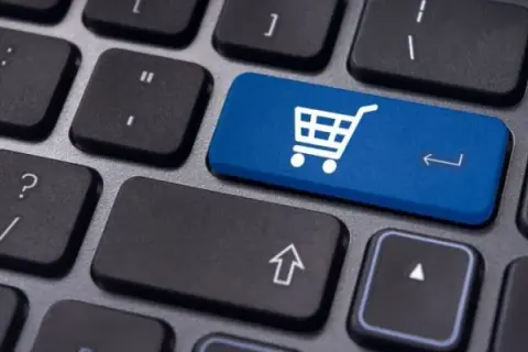 Jak sprzedawać perfumy: sprawdzone strategie, które przyciągną klientów