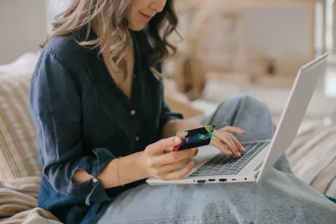 Bezpieczne platformy rozrywkowe online – przewodnik
