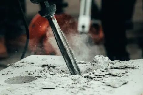 Wiercenie w betonie – kiedy potrzebna jest precyzja i odpowiednia technologia?