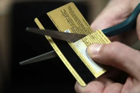 Dlaczego użytkownicy odchodzą od kart bankowych na rzecz alternatywnych metod płatności