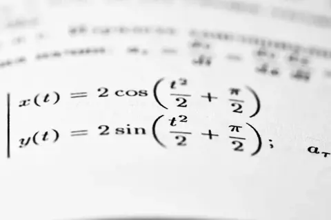 Co obejmują kursy maturalne z matematyki? Sprawdzamy!