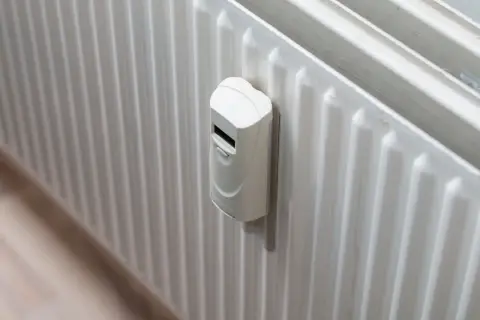 Podzielniki kosztów ogrzewania – jak działają, ile kosztują i czy warto je zainstalować?