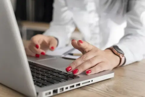Platformy online i prawo: co użytkownicy w Polsce powinni wiedzieć