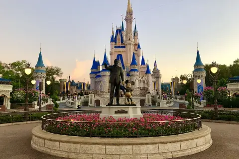 Gdzie powstał pierwszy Disneyland? Odkryj jego nieznane tajemnice