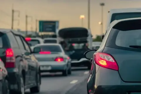 Autostrada co to? Poznaj kluczowe cechy i zasady ruchu drogowego