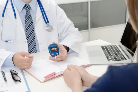 Diabetolog – kim jest, czym się zajmuje i kiedy warto go odwiedzić?