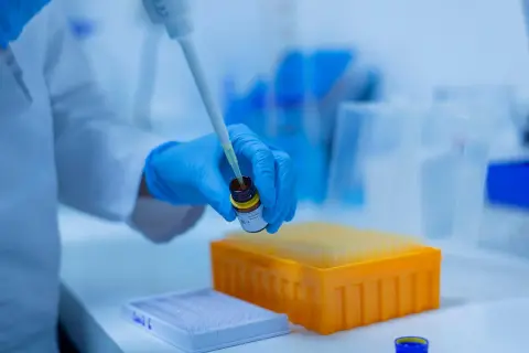 Pipety serologiczne – precyzyjne narzędzie w pracy laboratoryjnej