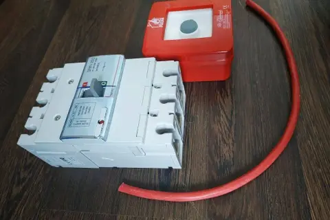 Kiedy wymagany jest przeciwpożarowy wyłącznik prądu w budynkach?