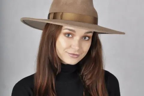 Stylowe inspiracje na każdą okazję z kapeluszem fedora damskim