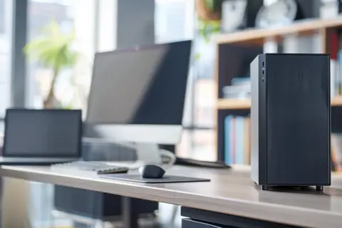 Fujitsu S720: Mini PC z możliwościami dużego komputera? Analiza
