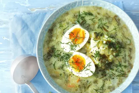 Najlepszy przepis jak zrobić zupę szczawiową: prosty krok po kroku poradnik