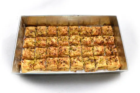Baklava z ciasta francuskiego – prosta i pyszna alternatywa dla tradycyjnej wersji