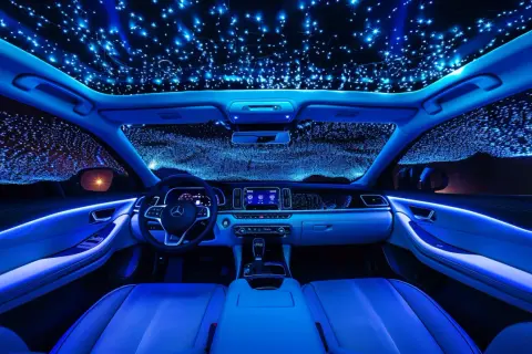Projektor LED do auta: Jak odmienić wnętrze swojego samochodu?